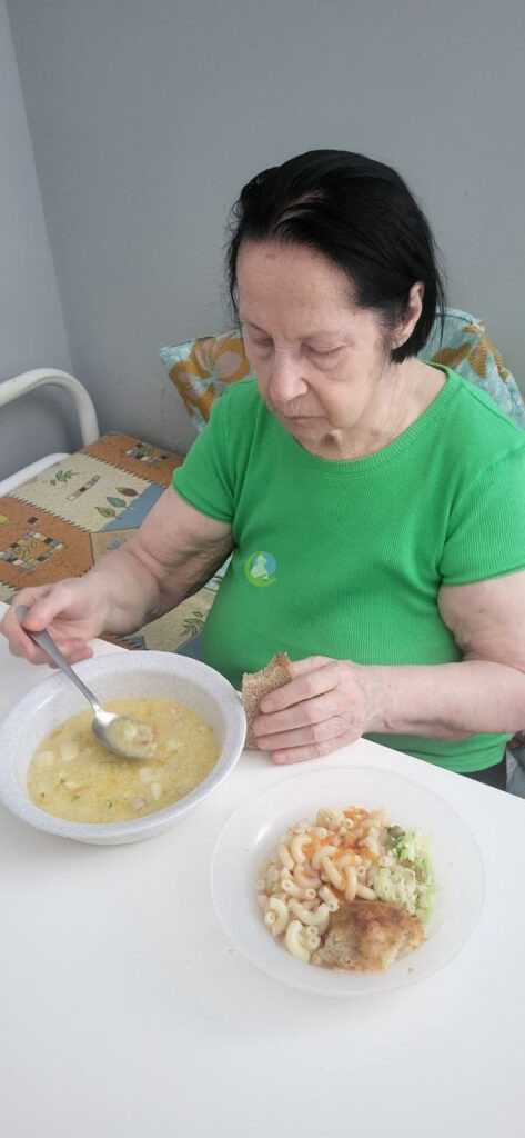 Прием пищи в доме престарелых
