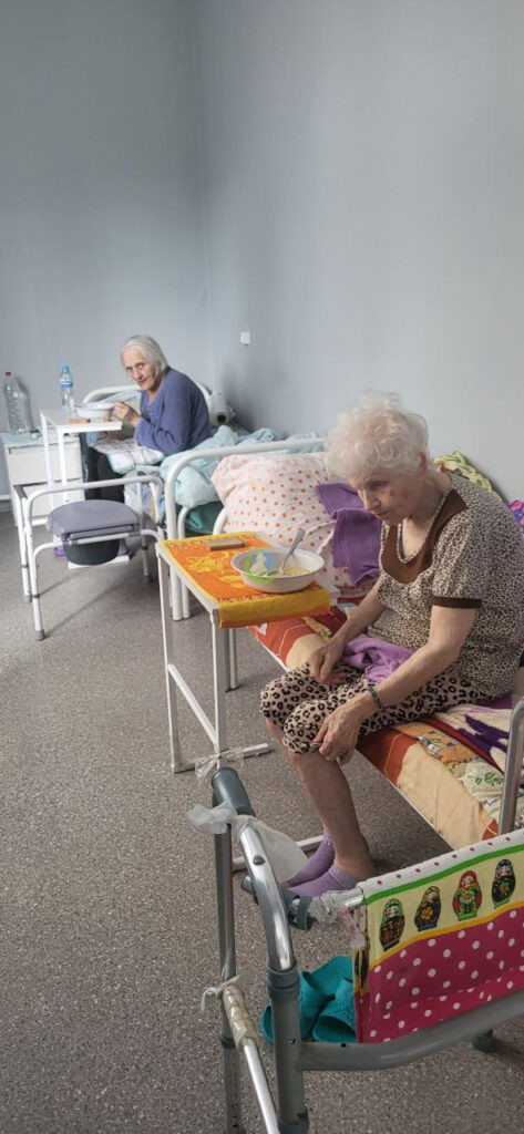 Прием пищи в доме престарелых