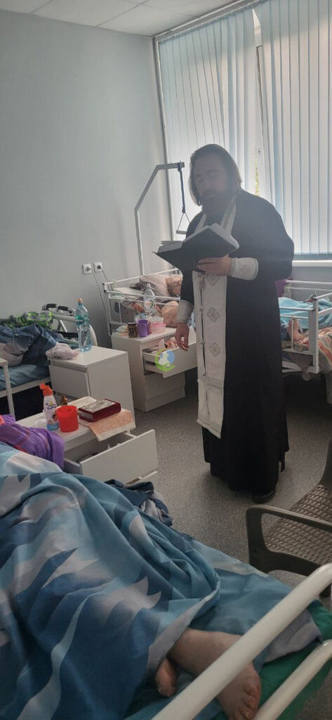 Пансионат «Оазис спокойствия» посетил отец Петр