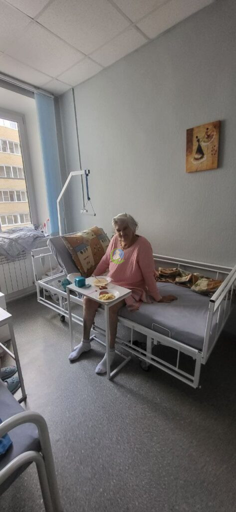 Прием пищи в доме престарелых Оазис Спокойствия