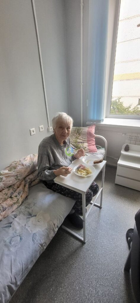 Прием пищи в доме престарелых Оазис Спокойствия