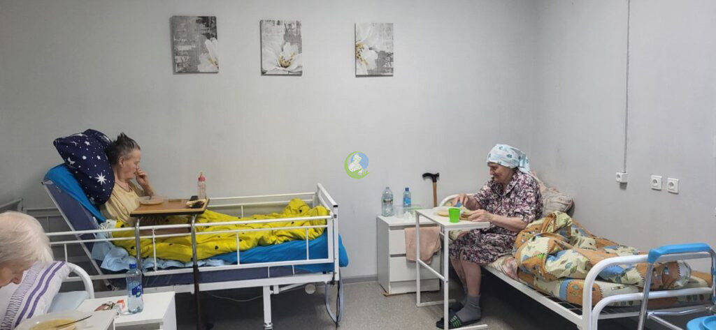 Прием пищи в доме престарелых Оазис Спокойствия