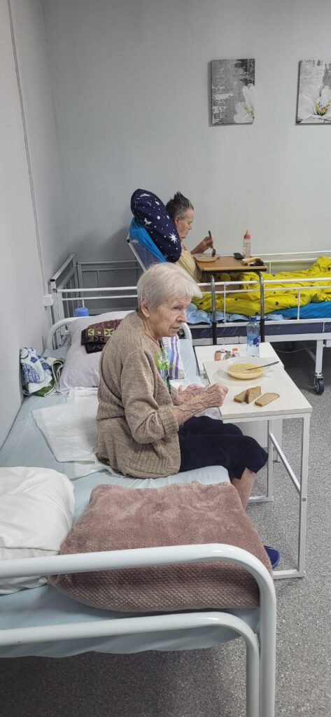 Прием пищи в доме престарелых Оазис Спокойствия