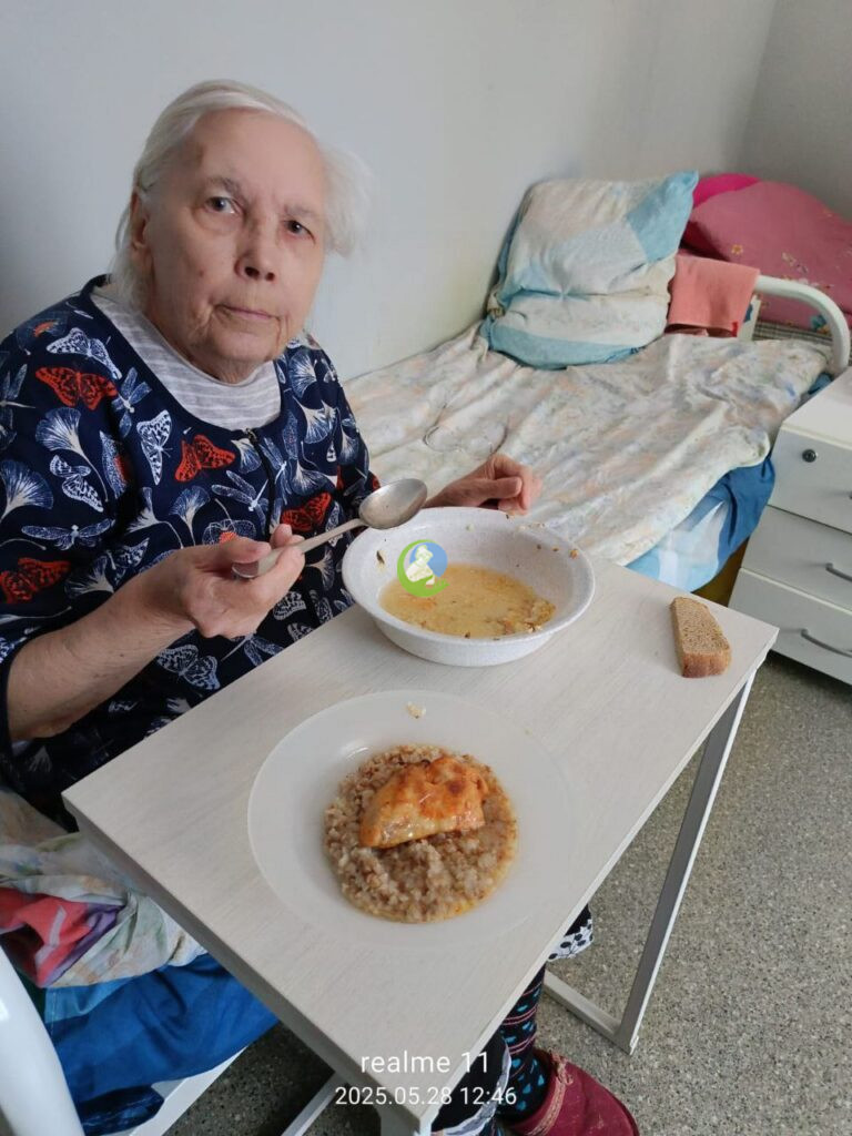 Прием пищи в доме престарелых в Воронеже