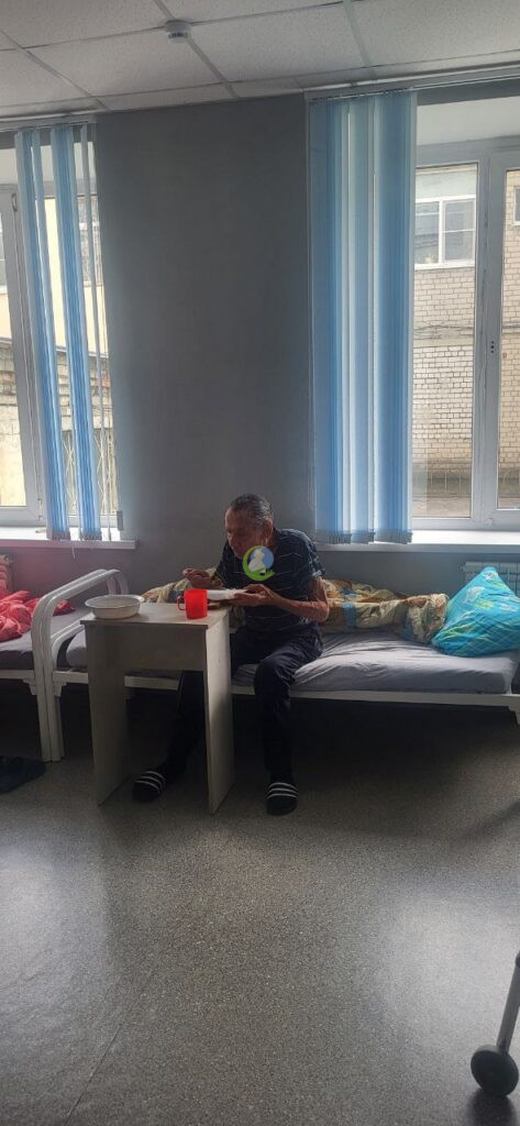 В доме престарелых прием пищи