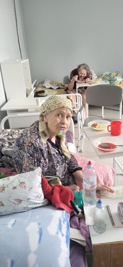 Обед в доме престарелых