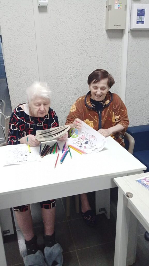 Рисуем в доме престарелых