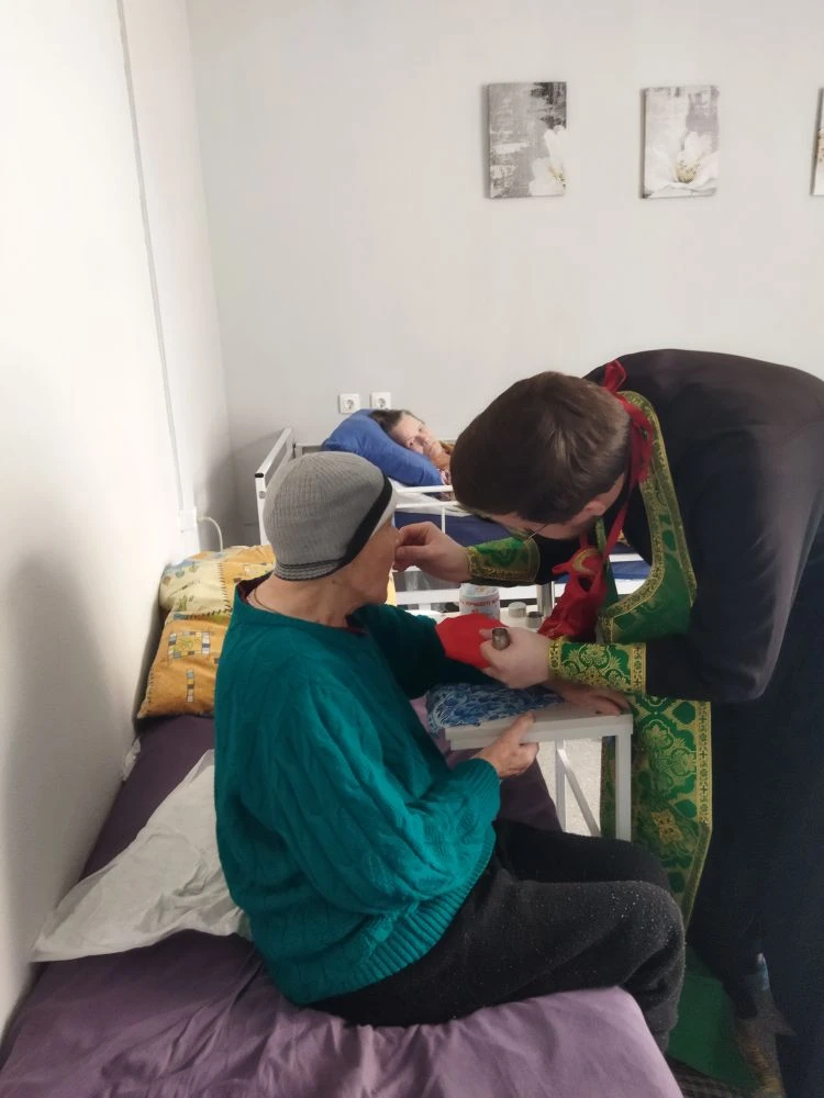 В доме престарелых прошло причастие