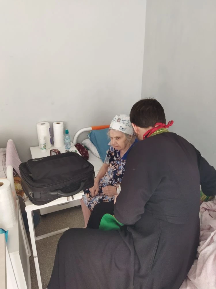 В доме престарелых прошло причастие