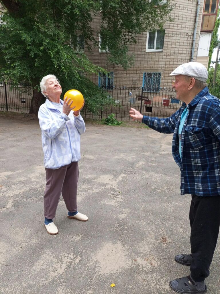Физкультминутка на свежем воздухе