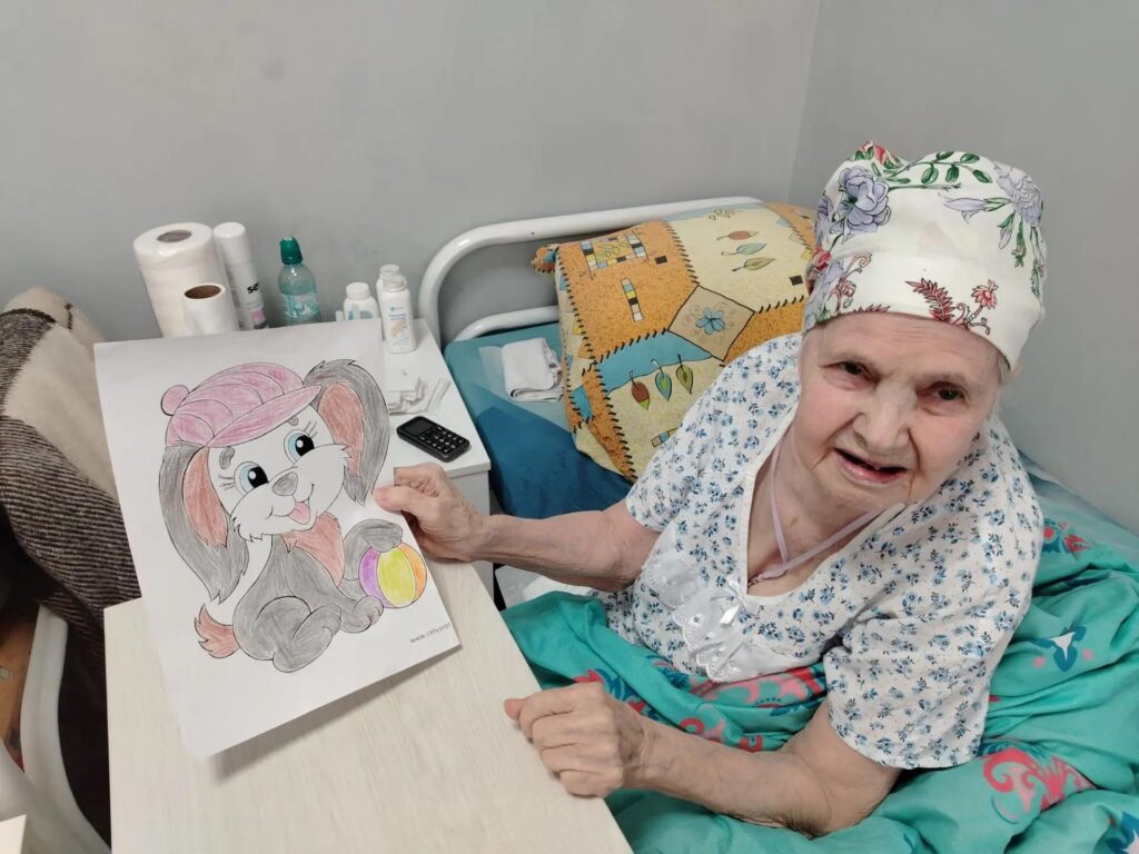 рисуем в доме престарелых