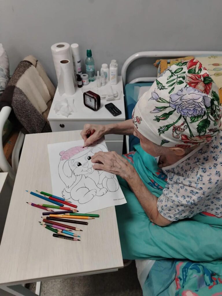 рисуем в доме престарелых